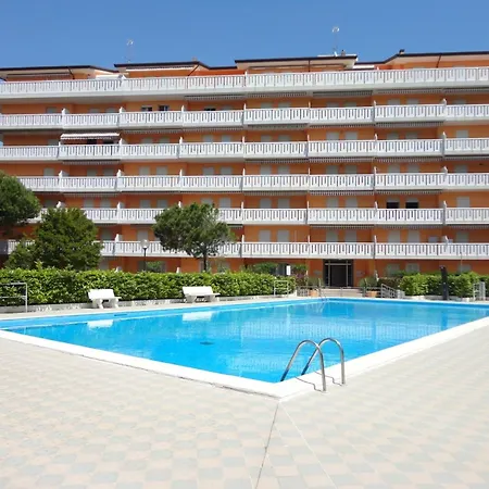 Modern Flat With Pool View Balcony Porto Santa Margherita di Caorle