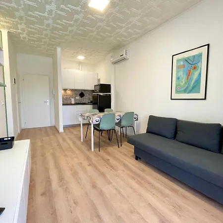 Modern Flat With Pool View Balcony Apartamento *