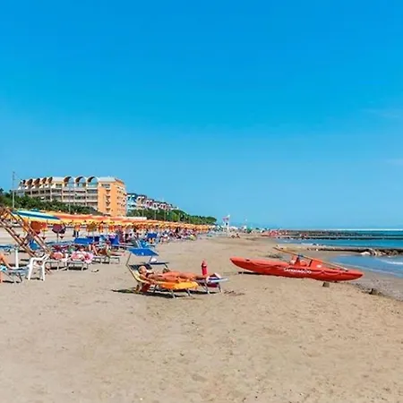 Appartamento Homely Apartment With Poolview Terrace