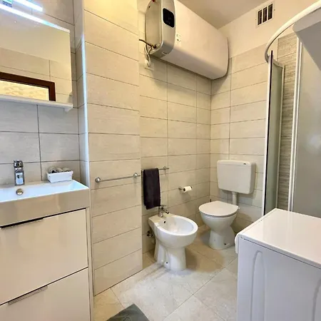 Homely Apartment With Poolview Terrace Appartamento